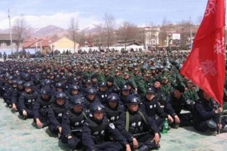 Foto da organização FreeTibet mostra unidade policial em Aba (AFP)