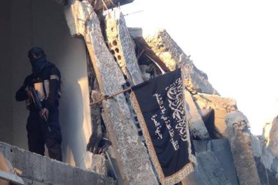 Al Qaeda assume o controle de importante base militar síria