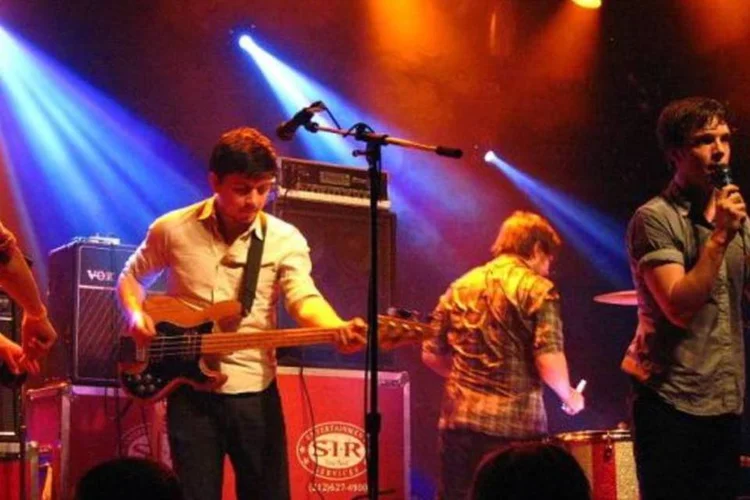 Banda pertence ao segmento de dance rock, irmão mais flexível do indie (Wikimedia Commons)