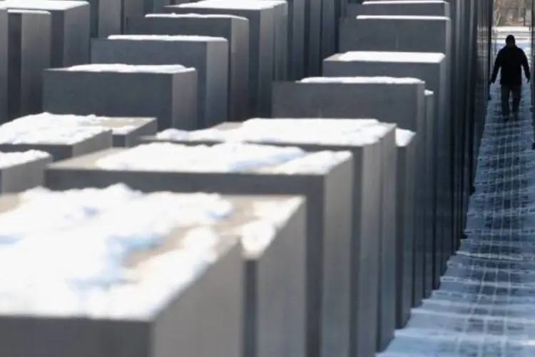 
	Memorial do Holocausto, em Berlim: &quot;n&atilde;o estamos dispostos a aceitar que as indeniza&ccedil;&otilde;es sejam dificultadas por obst&aacute;culos burocr&aacute;ticos&quot;, disse diplomata israelense
