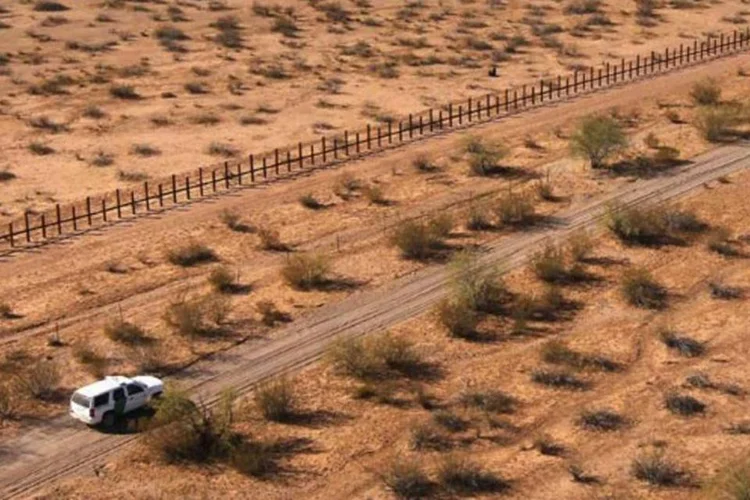 Fronteira entre México e Estados Unidos: equipe de Trump tenta encontrar meios para construir muro na fronteira (John Moore/Getty Images)