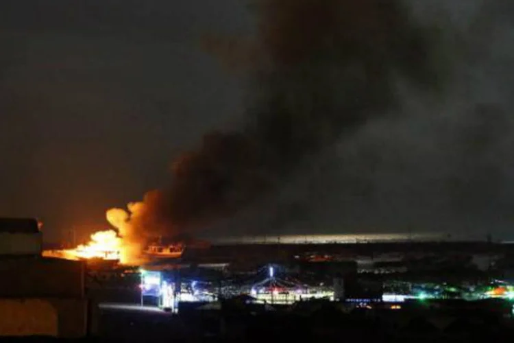 Frota humanitária canadense que seguia para Gaza pega fogo após ataque aéreo israelense (Thomas Coex/AFP)