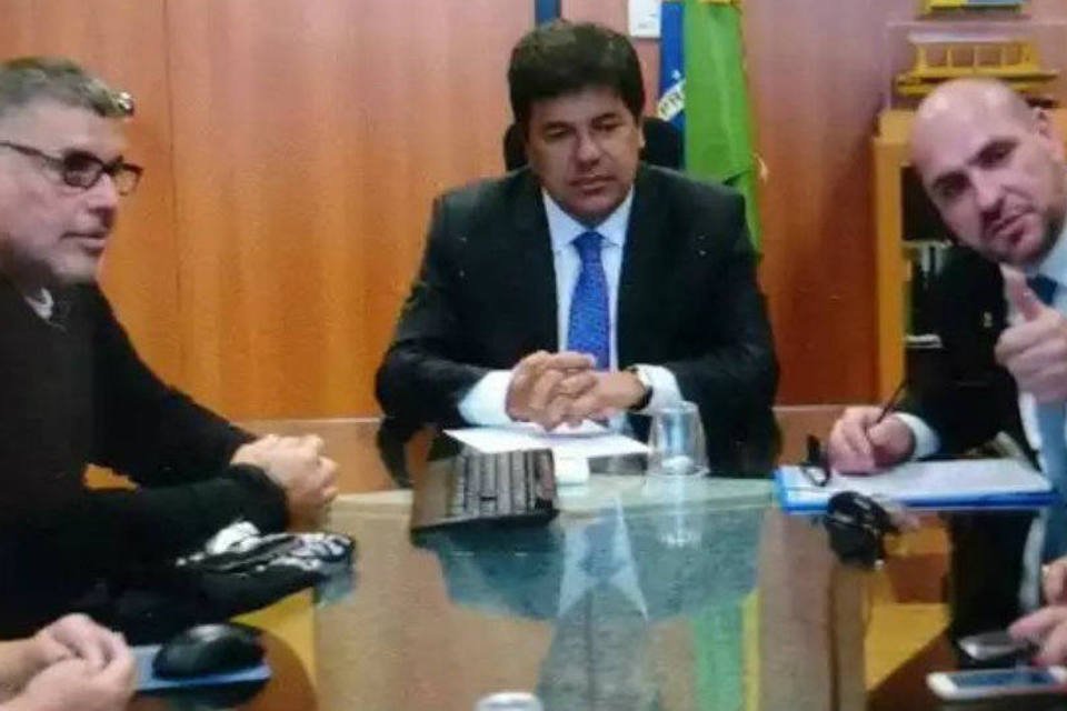 Não compartilho suas ideias, diz ministro sobre Frota