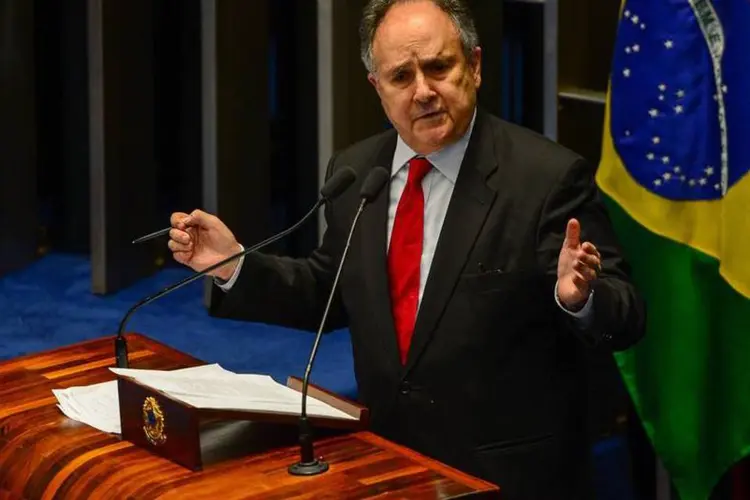 O senador Cristovam Buarque (PPS) ao anunciar desligamento do PDT, em fevereiro de 2016 (Fabio Rodrigues Pozzebom/Agência Brasil)