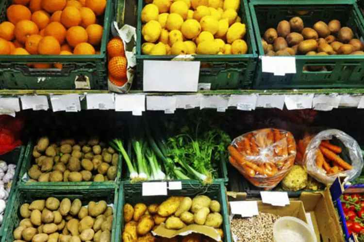 
	Banca com frutas, verduras e legumes: grupo Alimenta&ccedil;&atilde;o caiu de 0,81% para 0,45%
 (Vjeran Lisjak / Stock Xchng)