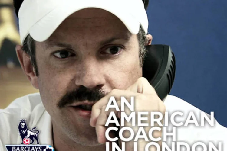 Vídeo conta diferenças entre os esportes americanos e o futebol, como o fato de nunca existir empate no futebol americano, e brinca com sotaques e expressões americanas e inglesas (Reprodução)