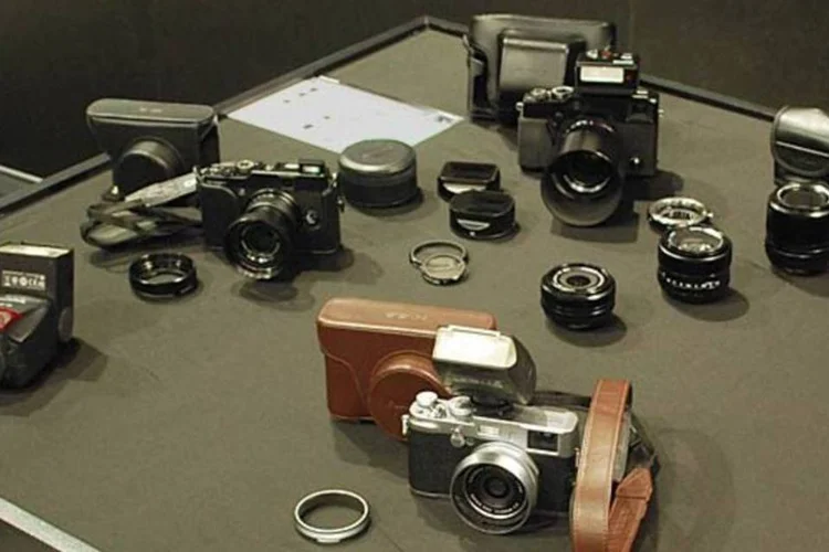 
	C&acirc;meras e acess&oacute;rios, da Fujifilm: a companhia prosseguir&aacute; com a venda de filmes espec&iacute;ficos para arquivos que requeiram ser conservados durante um longo per&iacute;odo
 (EXAME.com)