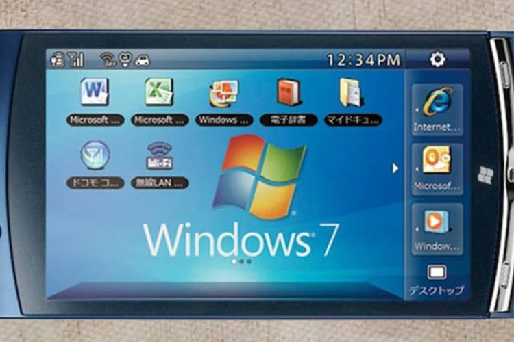 O smartphone Loox F-07C, da Fujitsu, é capaz de rodar o Windows 7, sistema operacional da Microsoft feito para uso em PCs (Reprodução)