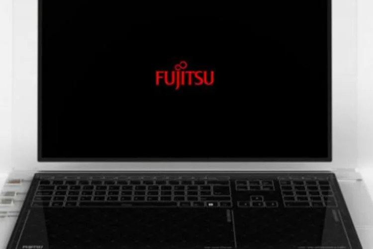Na tela do computador e no teclado existem dois painéis solares. Eles captam a energia do sol e geram eletricidade para seu próprio funcionamento (Divulgação)