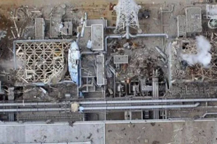 Estrutura danificada na usina de Fukushima: nível de radioatividade da água é pequeno (Arquivo/AFP)