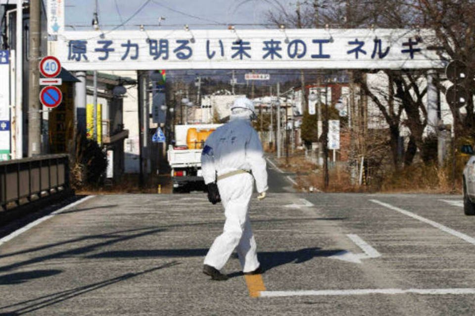 Japoneses começam a descontaminar cidade da usina de Fukushima