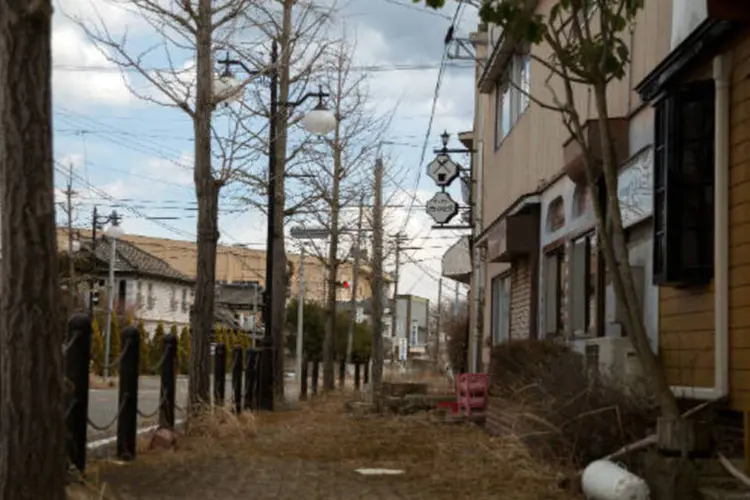 
	Vista de rua abandonada ap&oacute;s o desastre de Fukushima:&nbsp;pol&iacute;cia relaciona mortes &agrave; cat&aacute;strofe a partir de notas deixadas e de declara&ccedil;&otilde;es de seus familiares
 (Ken Ishii/Getty Images)