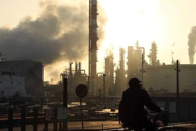 
	&Aacute;rea industrial de Kawasaki, no Jap&atilde;o: &Iacute;ndice de Gerentes de Compra (PMI) compilado pelo instituto Markit caiu para 50,7 em julho, ajustado sazonalmente, ante 52,3 em junho (Koichi Kamoshida/Getty Images)