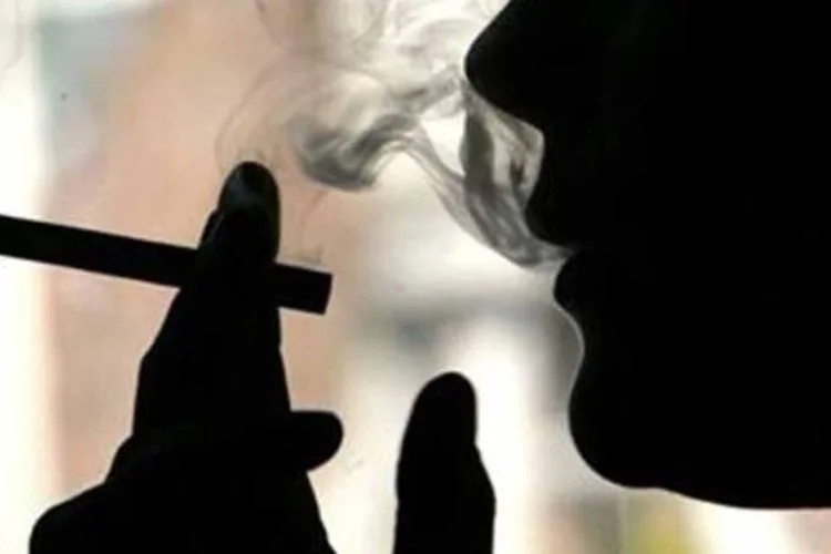 Frequência do hábito de fumar foi maior entre adultos com menor escolaridade (13,2%) (AFP/AFP)