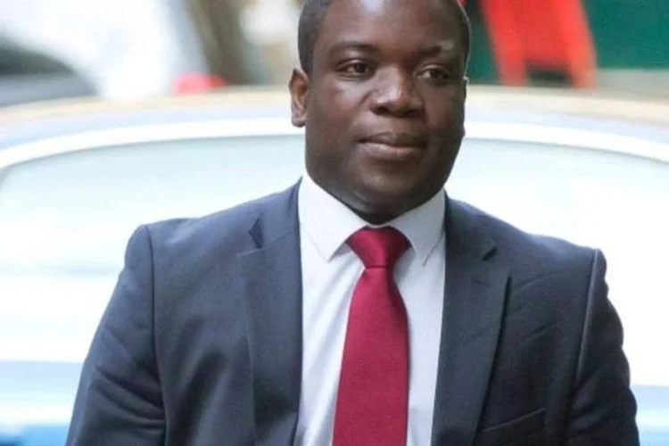 Kweku Adoboli, funcionário do banco UBS envolvido no escândalo, em Londres (Neil Hall/Reuters)