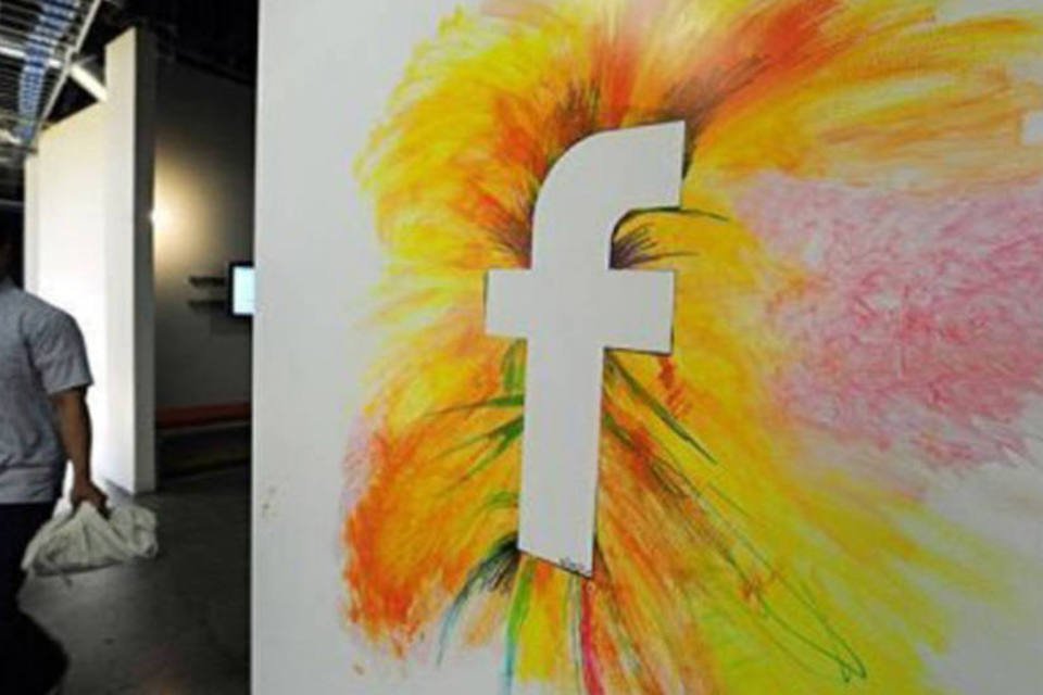 Facebook celebra entrada na Bolsa ao estilo 'hacker'