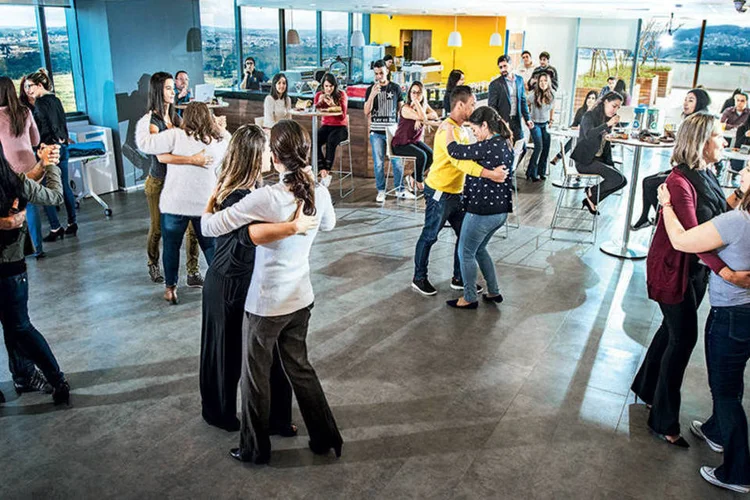 Funcionários da cielo: aulas de dança  e academia no combate ao sedentarismo (Germano Luders/Exame)