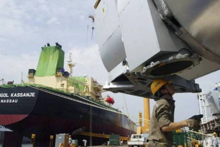 Embarcação da Daewoo: empresa quer vender 11 navios de guerra ao Brasil (Chung Sung-Jun/Getty Images)