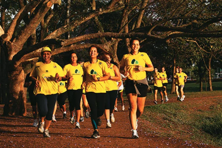 Funcionários do Pão de Açúcar no Parque do Ibirapuera, em São Paulo: com 4 500 inscritos, programa de corrida ajuda na melhora do clima interno  (Marcelo Spatafora)