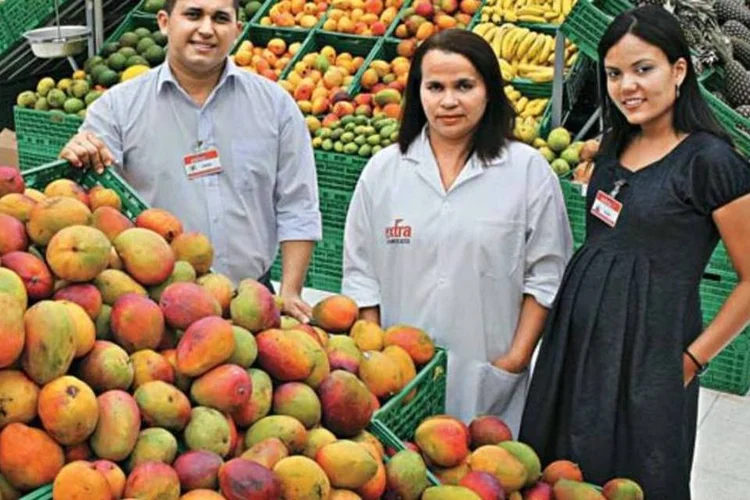 Funcionários do Pão de Açúcar em Teresina: a cifra é 10,5% superior ao montante investido no primeiro semestre de 2011 (Márcio Vasconcelos/EXAME.com)