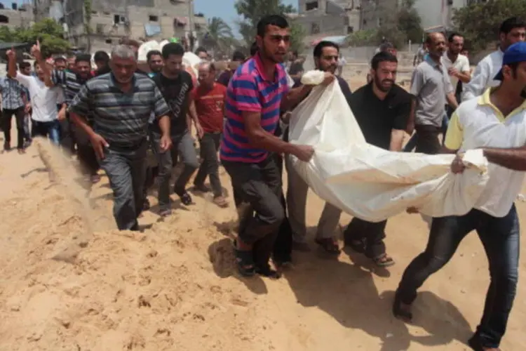 Funeral de palestino morto durante bombardeios de Israel na Faixa de Gaza (Getty Images)
