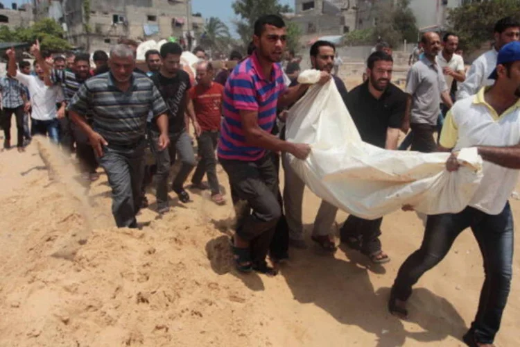 Funeral de palestino morto durante bombardeios de Israel na Faixa de Gaza (Getty Images)