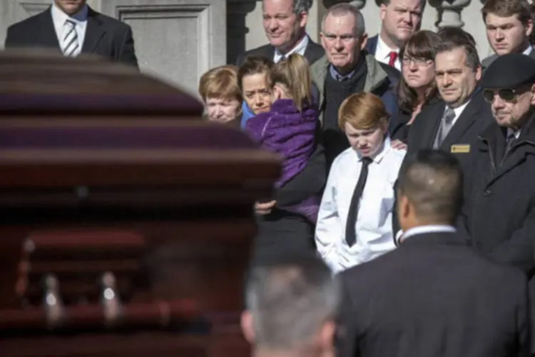 Caixão do ator Phillip Seymour Hoffman durante cerimônia de funeral para família em Manhattan, Nova York (Brendan McDermid/Reuters)