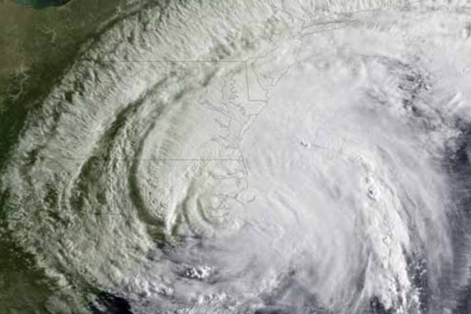 Irene deixa sem energia 200 mil pessoas na Carolina do Norte