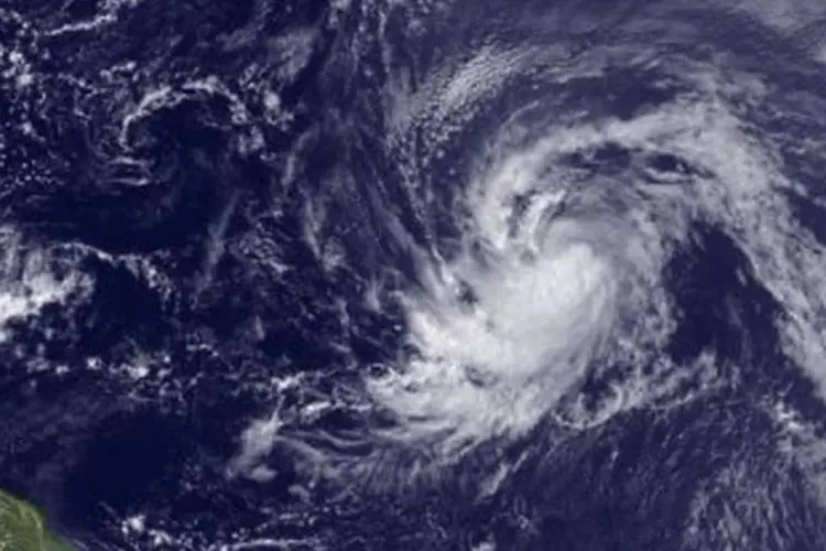 Katia, com ventos de 120 km/h, é um furacão de categoria 1, mas deve sofrer aumento de força nas próximas 48 horas (AFP)