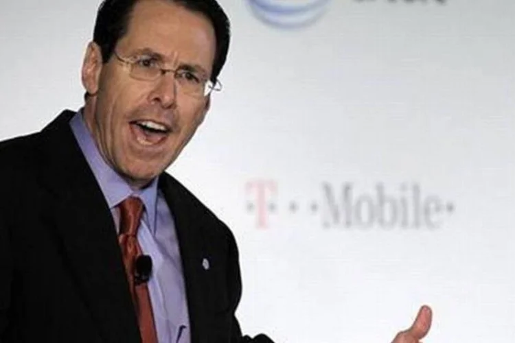Presidente-executivo da AT&T, Randall Stephenson, defende a fusão das gigantes de telecomunicações americanas (Brendan McDermid/Reuters)