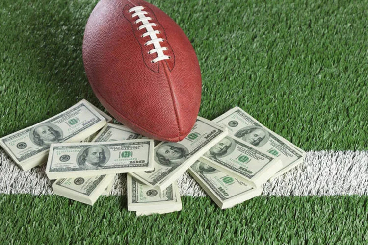 
	Dinheiro: Se o jogador j&aacute; n&atilde;o tinha educa&ccedil;&atilde;o financeira antes, enriquecer n&atilde;o resolver&aacute; o problema, diz Dana Hammonds, diretora da NFL Players Association
 (Thinkstock/Willard)
