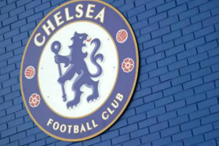 Logo da equipe de futebol Chelsea: direção do Chelsea proibiu Vitesse de disputar o título do campeonato holandês, segundo ex-presidente do clube (Adrian Dennis-AFP)