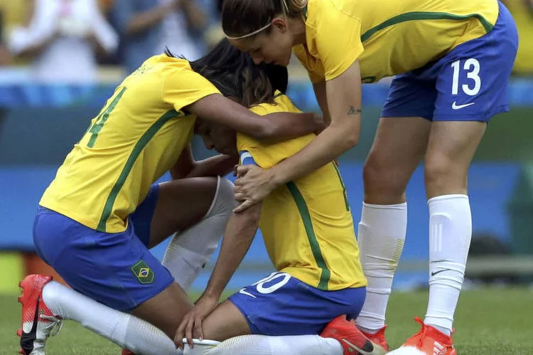 
	Sele&ccedil;&atilde;o feminina: &quot;Agora temos que juntar todos os peda&ccedil;os de tudo isto e sermos fortes, novamente, para tentar lutar pelo bronze&quot;
 (Bruno Kelly / Reuters)