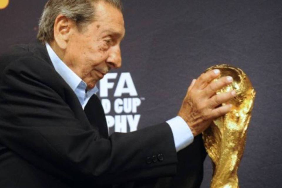 Blatter lamenta morte de Ghiggia