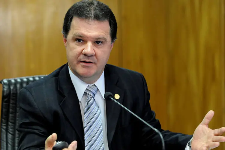 
	O ministro Carlos Eduardo Gabas: &quot;&ldquo;a MP 664 n&atilde;o tem absolutamente nenhuma rela&ccedil;&atilde;o com fechar conta, com problema de contabilidade ou de super&aacute;vit prim&aacute;rio&quot;
 (Wilson Dias/ABr)