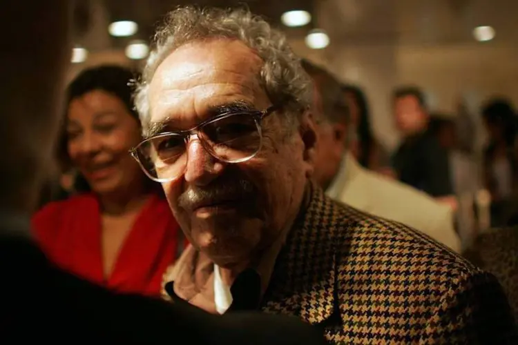 García Márquez, quando escrevia, fazia questão de ter uma rosa amarela sobre a mesa em que trabalhava (Getty Images)
