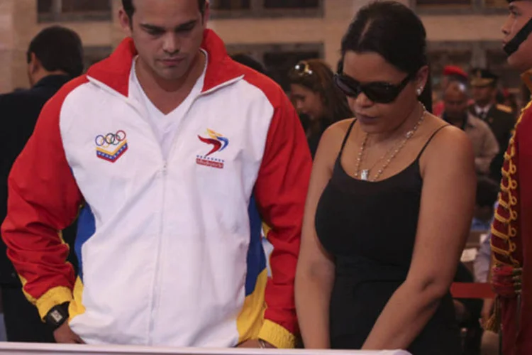 Maria Gabriela Chávez no funeral de seu pai, Hugo Chávez: "Nós cuidaremos de sua pátria e defenderemos seu legado como você nos ensinou a fazê-lo, jamais te irás", declarou ela. ( REUTERS/Miraflores Palace)