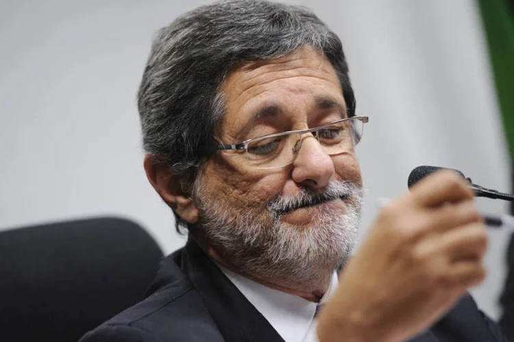 
	S&eacute;rgio Gabrielli durante depoimento na CPI da Petrobras por esclarecimentos sobre a compra da refinaria de Pasadena
 (Pedro França/Agência Senado)