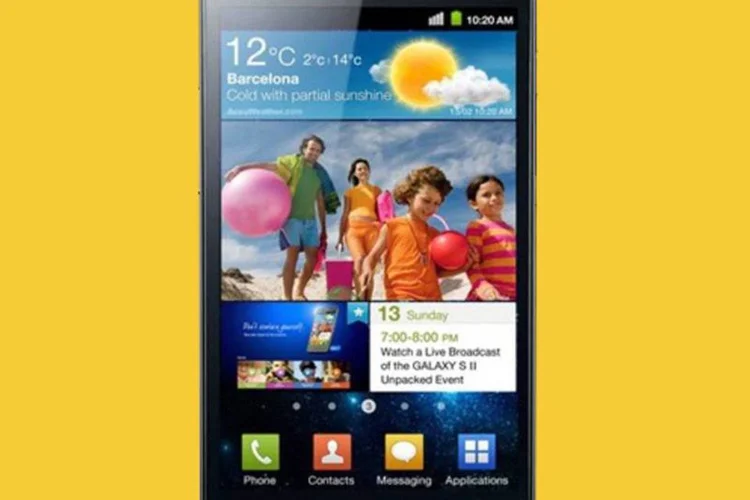 Galaxy S II Lite chama atenção por executar tarefas com a mesma eficácia de seu antecessor topo de linha a um preço bem mais atraente (Divulgação)