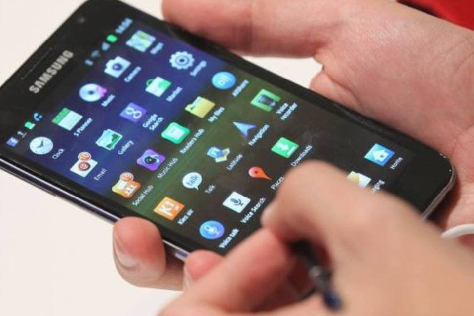 Smartphones fazem Samsung registrar lucro recorde no quarto tri