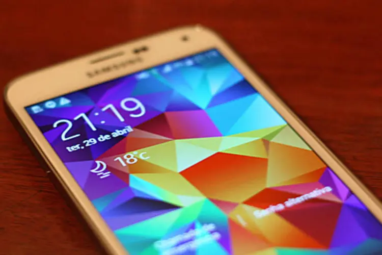 
	Samsung Galaxy S5: empresa registrou uma queda de 50% de seus lucros no terceiro trimestre,
 (Victor Caputo/EXAME.com)