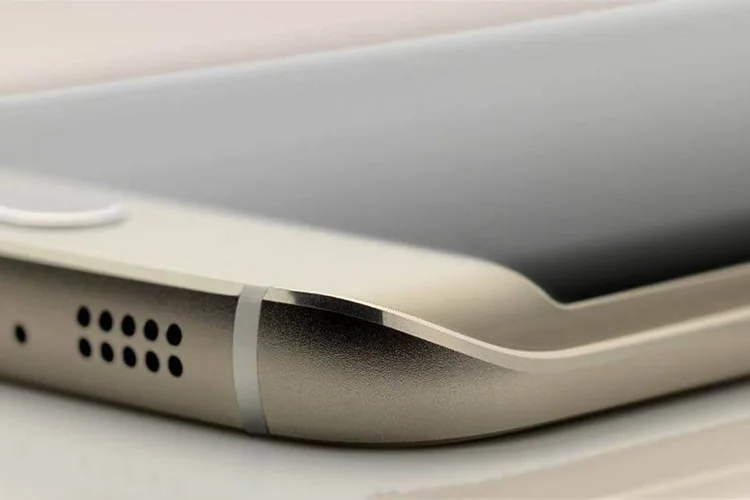 
	Smartphone Galaxy S6 Edge: a Samsung est&aacute; trabalhando para aprimorar e aumentar o rendimento a fim de atender &agrave; demanda por seus aparelhos
 (Divulgação / Samsung)