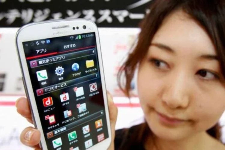 Galaxy S III no Japão: celular atingiu a marca de 10 mi de unidades vendidas em menos de dois meses do seu lançamento (Yuriko Nakao/Reuters)