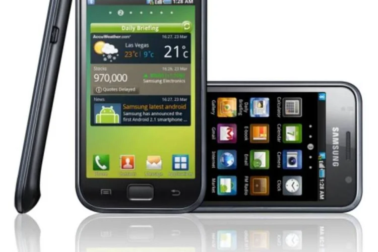 Galaxy S é um dos principais concorrentes do iPhone 4, da Apple (Divulgacao/Samsung)