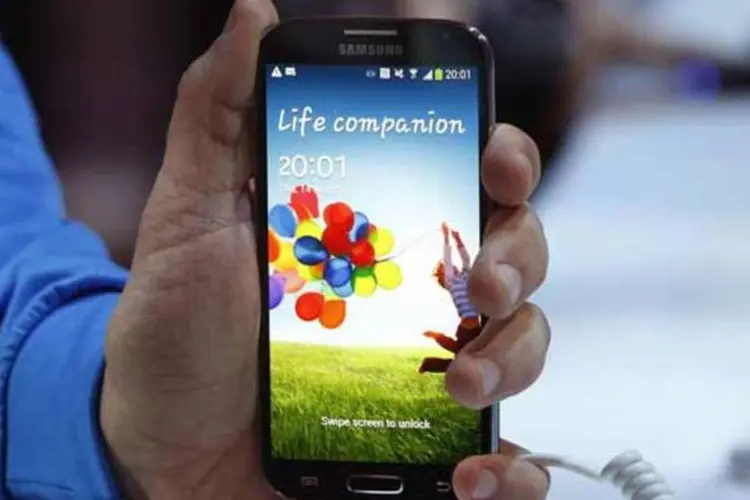 
	Galaxy S4, da Samsung ser&aacute; vendido por 2.499 reais e ser&aacute; lan&ccedil;ado oficialmente no Brasil em 30 de abril
 (REUTERS/Adrees Latif)