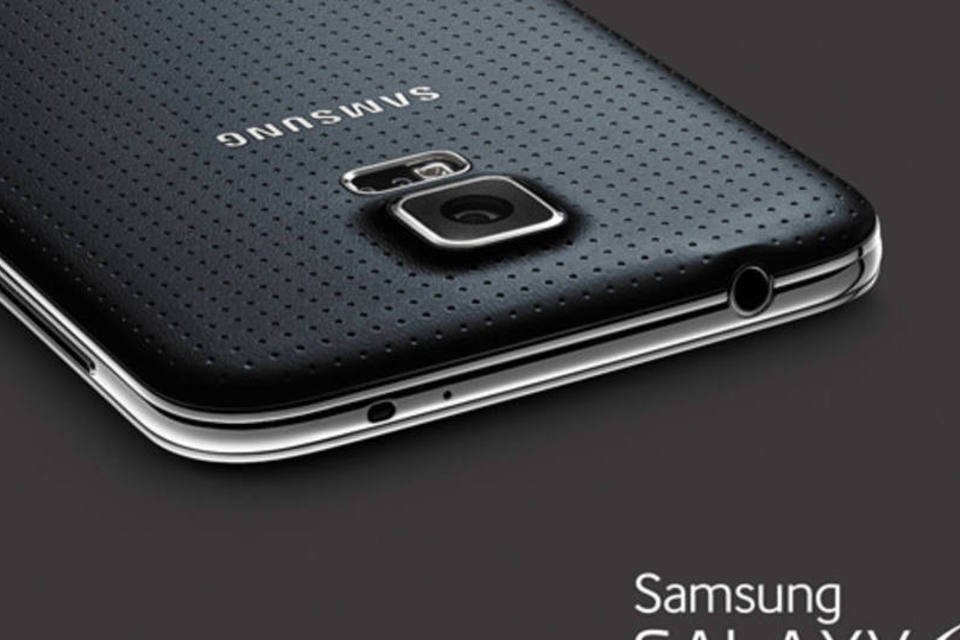 Samsung mostra Galaxy S5 com monitor de batimentos cardíacos