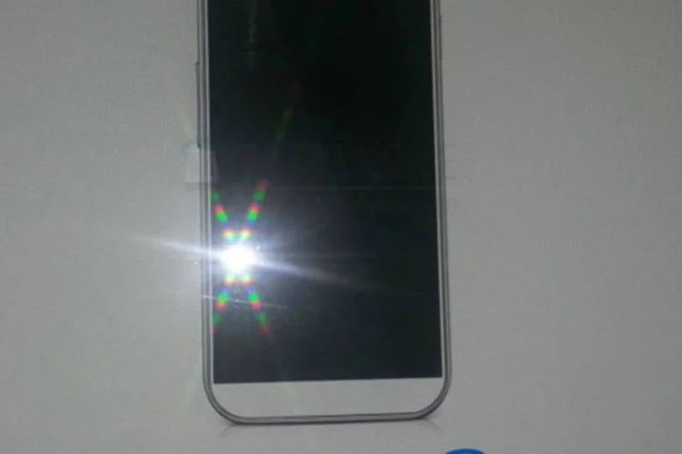 
	Suposto Samsung Galaxy SIV
 (Sam Mobile)