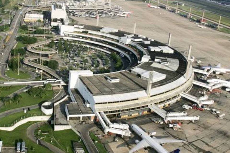Aeroportos de SP e RJ enfrentam atrasos neste domingo