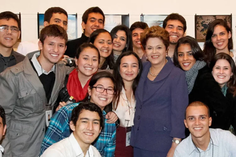 Presidente Dilma Rousseff durante encontro com estudantes do programa "Ciência sem Fronteiras" e do PROUNI, na Casa do Brasil, em Madri (Roberto Stuckert Filho/PR)