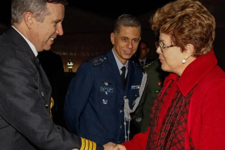 
	Dilma durante chegada a Paris: as condi&ccedil;&otilde;es de envio e recep&ccedil;&atilde;o dos bolsistas ser&atilde;o formuladas pelas ag&ecirc;ncias de coopera&ccedil;&atilde;o dos respectivos pa&iacute;ses
 (Roberto Stuckert Filho/PR)